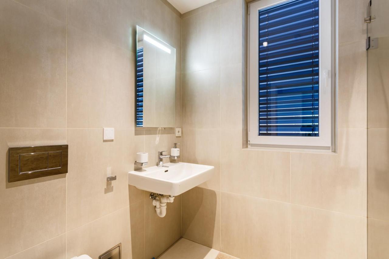 Apartman Na Golfu Челадна Екстер'єр фото